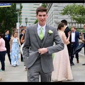 Meet your Posher, Devin